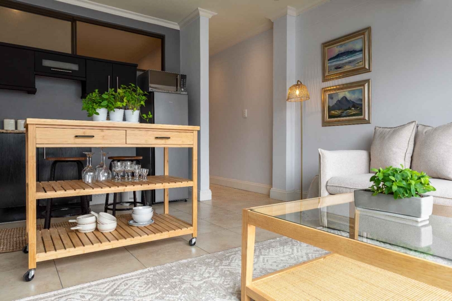 To Let 1 Bedroom Property for Rent in Sea Point Western Cape